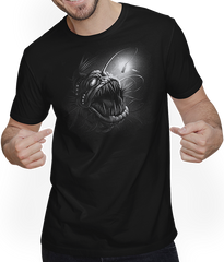 Anglerfisch mit leuchtender Bierflasche Horror Bier Spruch