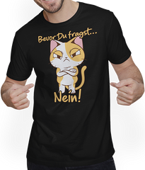 Produktbild von T-Shirt mit Mann Bevor Du fragst NEIN! Genervte Katze Introvertierter Spruch