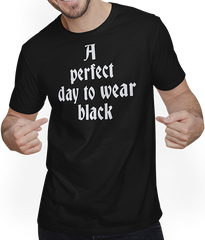Produktbild von T-Shirt mit Mann Ein perfekter Tag zum Tragen von schwarzen Gothic-Batcave-Spruch