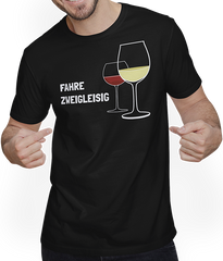 Produktbild von T-Shirt mit Mann Fahre zweigleisig Rotwein Weißwein Spruch Wein Sprüche