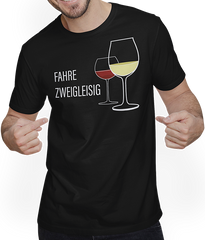 Produktbild von T-Shirt mit Mann Fahre zweigleisig Rotwein Weißwein Spruch Wein Sprüche
