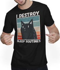 Produktbild von T-Shirt mit Mann I Destroy Sleep Routines Katzen-Spruch