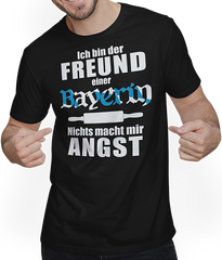 Produktbild von T-Shirt mit Mann Ich bin der Freund einer Bayerin, nichts macht mir Angst