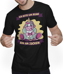 Produktbild von T-Shirt mit Mann Ich bitte um Ruhe bin am zocken Gamer Sprüche Einhorn Zocker