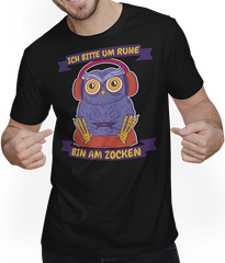 Produktbild von T-Shirt mit Mann Ich bitte um Ruhe, bin am zocken Gamer Sprüche Eule Zocker