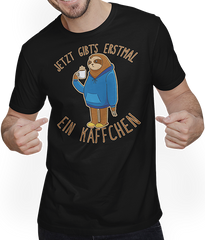 Produktbild von T-Shirt mit Mann Jetzt gibt's erstmal ein Käffchen Kaffee Sprüche Faultier