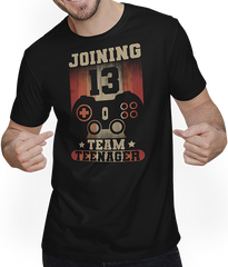 Produktbild von T-Shirt mit Mann Joining Team Teenager Spruch Teen Gamer Boy 13. Geburtstag