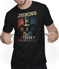 Produktbild von T-Shirt mit Mann Joining Team Teenager Spruch Teen Gamer Boy 13. Geburtstag