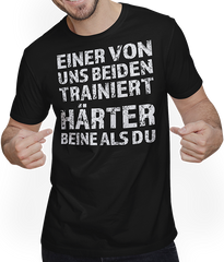 Produktbild von T-Shirt mit Mann Kraftsport Bodybuilding Spruch Squads Legday Diskopumper