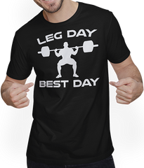 Produktbild von T-Shirt mit Mann Leg Day Best Day Bodybuilding Muskel Gewichtheben Kniebeugen