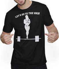 Produktbild von T-Shirt mit Mann Let's Go To The Bar Bodybuilding Kraftsportler Kreuzheben
