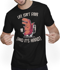 Produktbild von T-Shirt mit Mann Life Isn't Fair (And It's Hard) Sarkastische Sprüche Dino