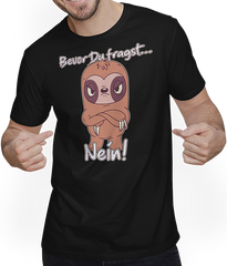 Produktbild von T-Shirt mit Mann Bevor Du fragst NEIN! Lustiger Spruch Genervtes Faultier
