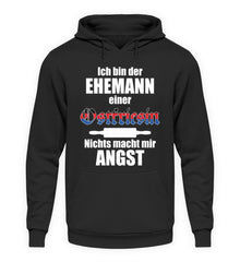 Lustiger Spruch Ehemann einer Ostfriesin | Unisex Kapuzenpullover Hoodie in Jet Black in Größe S