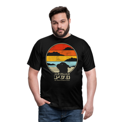 Pug is watching | Männer T-Shirt - Schwarz