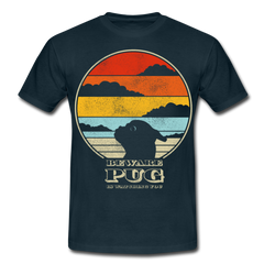 Pug is watching | Männer T-Shirt - Navy