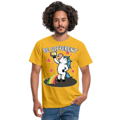 Be Different Pinkelndes Einhorn | Männer T-Shirt - Gelb