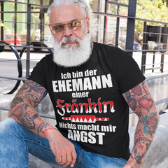 Humorvoller Franke trägt T-Shirt mit lustigem fränkischen Spruch
