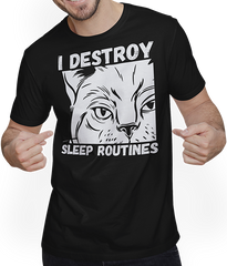 Produktbild von T-Shirt mit Mann I Destroy Sleep Routines Katzen-Spruch