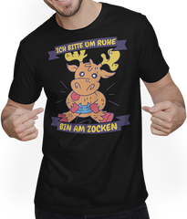 Produktbild von T-Shirt mit Mann Ich bitte um Ruhe, bin am zocken Gamer Sprüche Elch Zocker