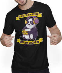 Produktbild von T-Shirt mit Mann Ich bitte um Ruhe, bin am zocken Gamer Sprüche Panda Zocker