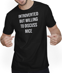 Produktbild von T-Shirt mit Mann Introverted But Will To Discuss Mice Lustige Maus Spruch