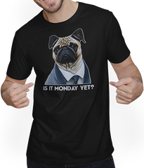 Produktbild von T-Shirt mit Mann Is it Monday yet? Montag Sprüche Arbeit Spruch Büro Mops