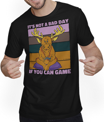 Produktbild von T-Shirt mit Mann It's Not A Bad Day If You Can Game Elch Zocker Gamer Spruch