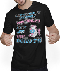 Produktbild von T-Shirt mit Mann Lustiges Kawaii Einhorn isst Donut | Witziger süßer Spruch