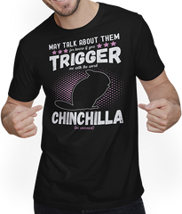 Produktbild von T-Shirt mit Mann May Talk About Chinchillas Lustiges Chinchilla-Spruch-Zubehör