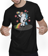 Produktbild von T-Shirt mit Mann Peeing Einhorn Trinkregenbogen | sarkastische Ironische Einhörner