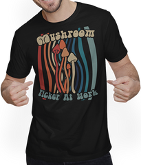 Produktbild von T-Shirt mit Mann Pilzpflücker bei der Arbeit, psychedelischer Vintage-Psilocybin