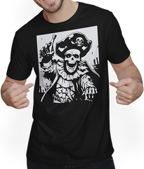 Produktbild von T-Shirt mit Mann Piraten-Fan, Totenkopf, Piraten, Totenköpfe, Segelpirat