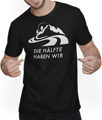 Produktbild von T-Shirt mit Mann Wanderer Bergsteiger Klettern Spruch | Die Hälfte haben wir