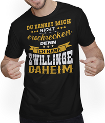 Produktbild von T-Shirt mit Mann Zwillinge & Väter Sprüche Dad Papa Vatertag Vater Spruch