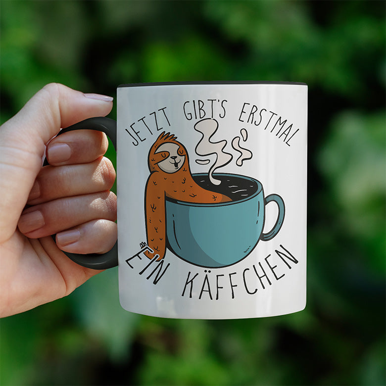 Jetzt gibts erstmal ein Käffchen Faultier 1 Witzige schwarze Tasse kaufen Geschenk