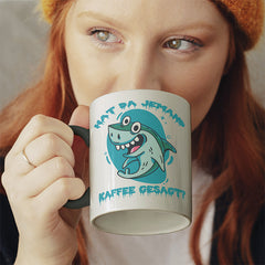 Hat da jemand Kaffee gesagt Hai Witzige schwarze Tasse kaufen Geschenk