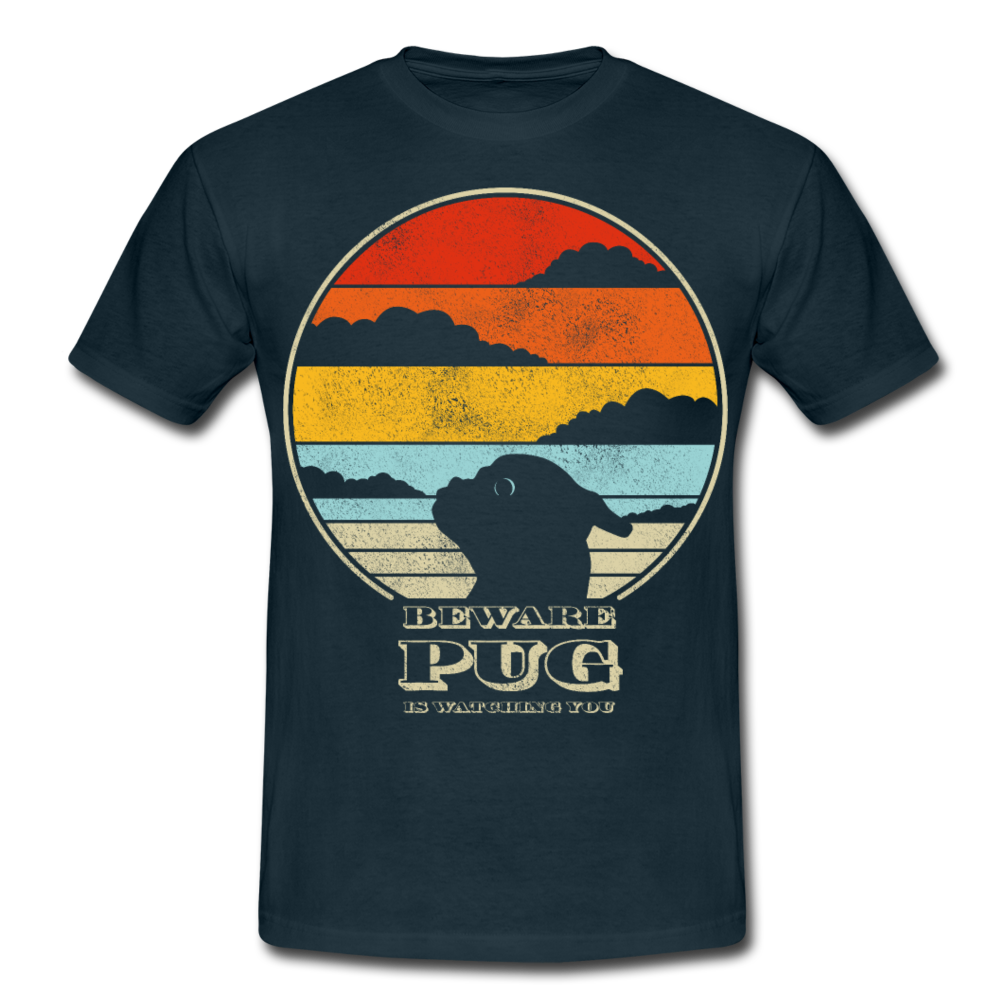 Pug is watching | Männer T-Shirt - Navy