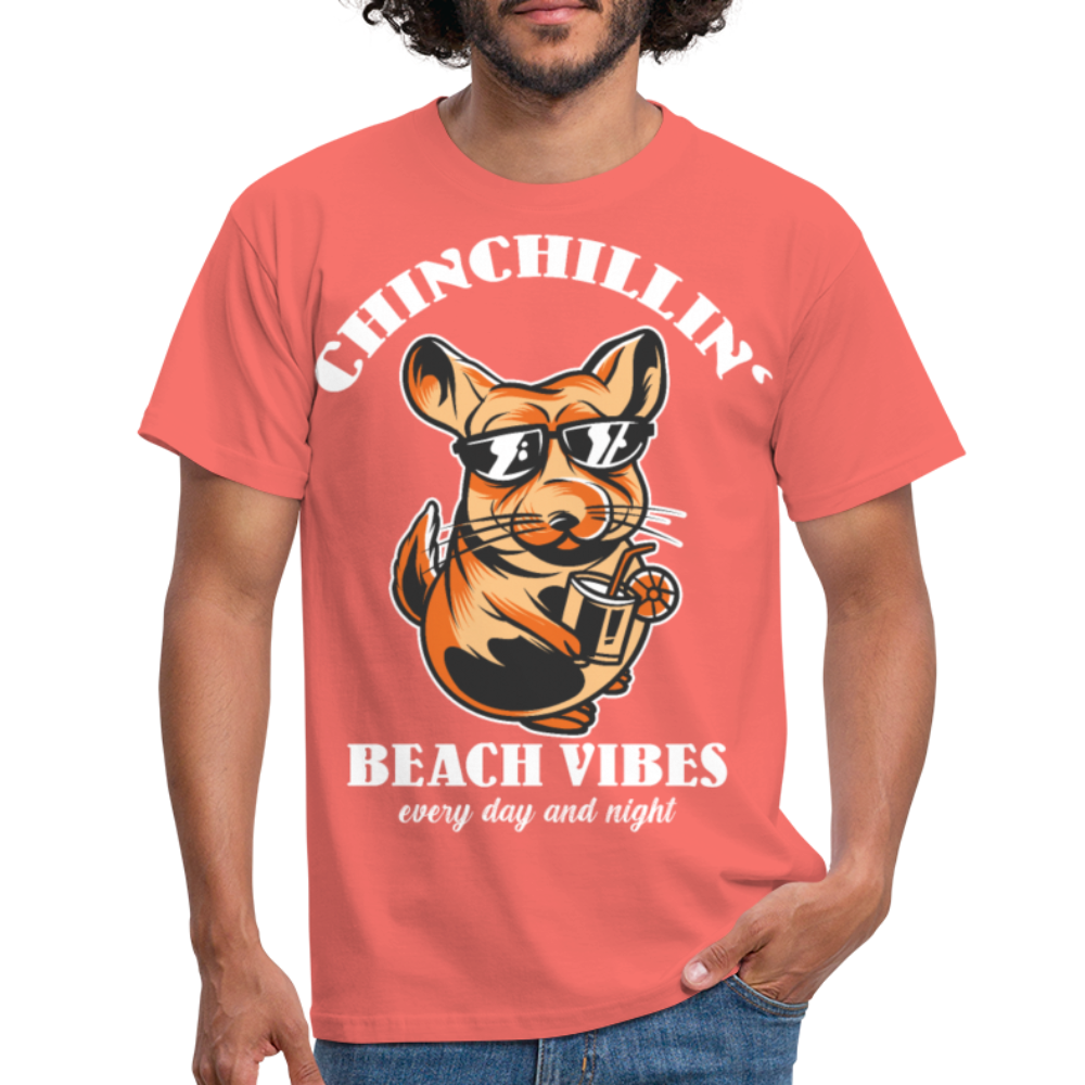 Chinchillin Beach Vibes | Männer T-Shirt - Koralle