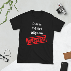 Dieses T-Shirt trägt ein Meister