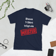 Dieses T-Shirt trägt ein Meister