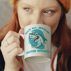 Hat da jemand Kaffee gesagt Hai Lustige Kaffeetassee online kaufen Geschenkidee